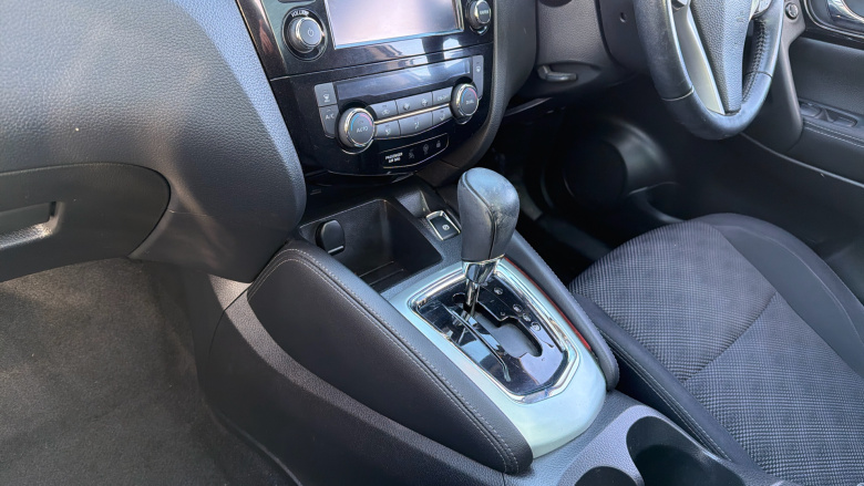 Nissan Qashqai 1.2 DiG-T N-Connecta 5dr Xtronic Petrol Hatchback